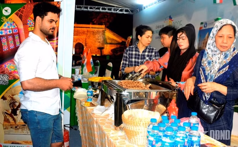 Presentan gastronomía musulmana en el Festival de Turismo de Hanoi 2025. (Foto: qdnd.vn)