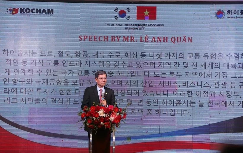 Le Anh Quan, vicepresidente permanente del Comité Popular de la ciudad de Hai Phong habla en el evento. (Fuente: VNA)