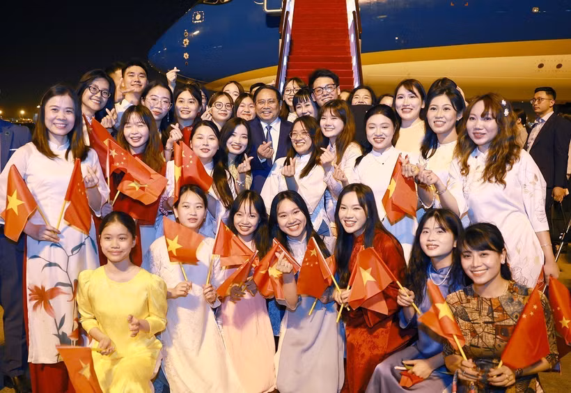 En la ceremonia de despedida del Primer Ministro Pham Minh Chinh en China. (Fuente: VNA)