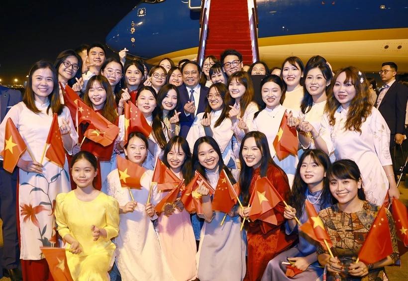 En la ceremonia de despedida del Primer Ministro Pham Minh Chinh en China. (Fuente: VNA)