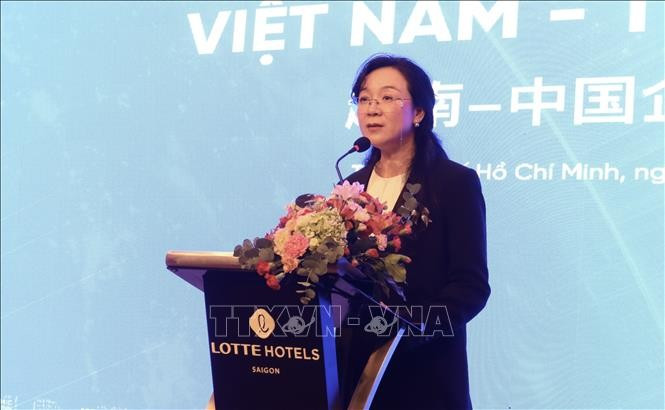 Yang Yanyan, presidenta de la Asociación de Promoción Comercial de Guangxi, China, habla en el evento. (Fuente: VNA)
