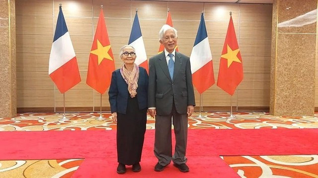 Los profesores vietnamitas-franceses Tran Thanh Van y Le Kim Ngoc. (Fuente: baochinhphu.vn)