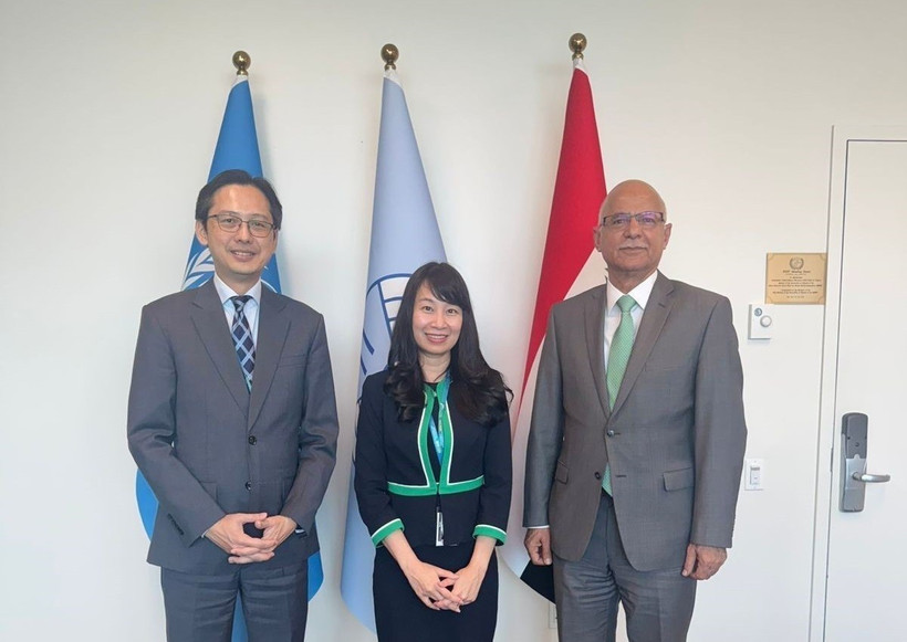El embajador Do Hung Viet, jefe de la misión permanente de Hanoi ante la Organización de las Naciones Unidas; la doctora Nguyen Thi Lan Anh, candidata de Vietnam para el cargo de Jueza del Tribunal Internacional del Derecho del Mar (ITLOS) y el embajador iraquí Abbas Kadhom Obaid Al-Fatlawi, presidente del G77. (Fuente: VNA)