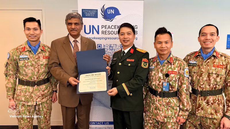 El Departamento de Mantenimiento de la Paz de Vietnam recibe certificado de reconocimiento de las Naciones Unidas. (Fuente: iNTERNET)