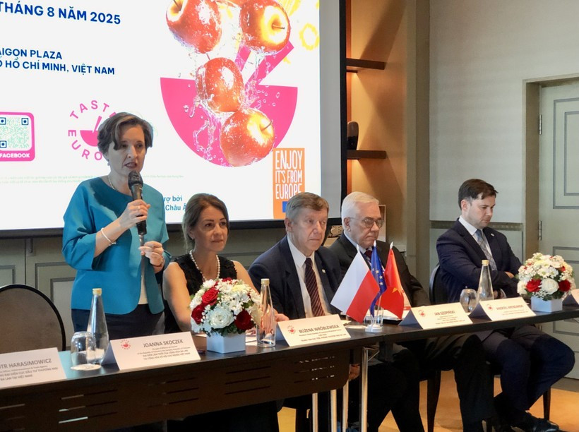Joanna Skoczek, embajadora de Polonia en Vietnam, habla en el evento. (Fuente: VNA)