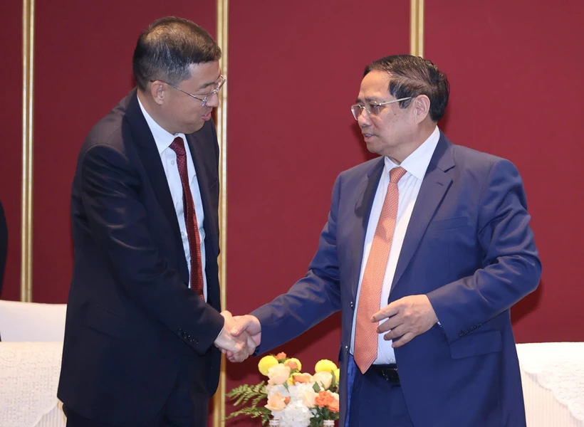El primer ministro de Vietnam, Pham Minh Chinh, recibe al presidente del Banco de China (BOC), Ge Haijiao. (Fuente: VNA)