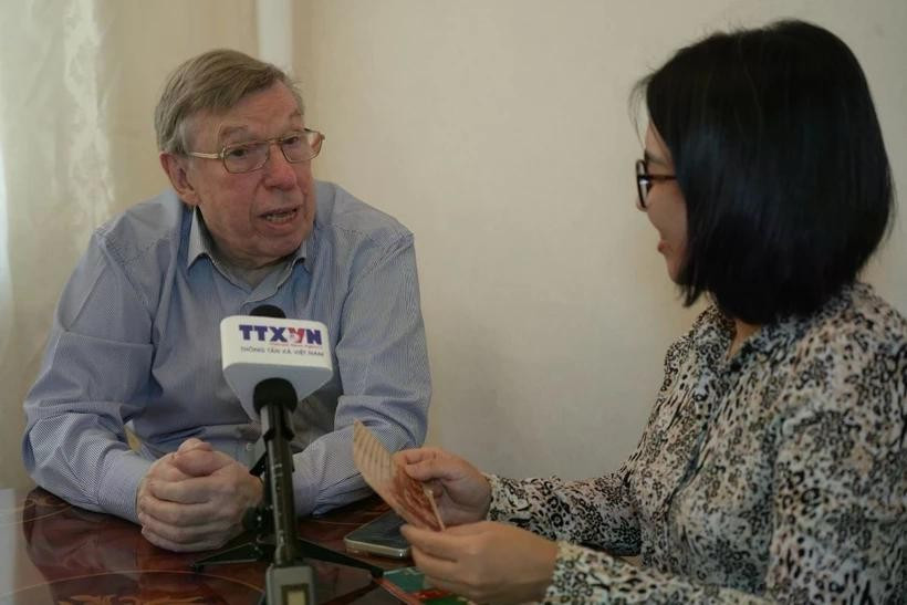 Viktor Petrov, miembro de la junta directiva de la Fundación Soviética para la Paz y del Comité Soviético de Apoyo a Vietnam, en la entrevista. (Fuente: VNA)