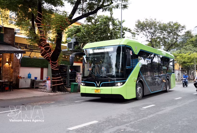 Ciudad Ho Chi Minh aspira a que el 100% de sus autobuses funcionen con electricidad y energía verde para 2030. (Foto: VNA)