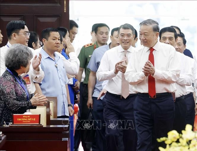 El secretario general del Partido Comunista de Vietnam, To Lam, y delegados. (Fuente: VNA)