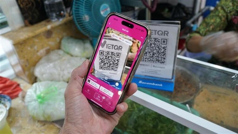 La gente realiza transferencias de dinero con la aplicación Momo. (Foto: VNA)