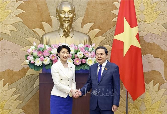 El presidente de la Asamblea Nacional de Vietnam, Tran Thanh Man, recibió a la diputada del Partido Liberal Democrático de Japón y titular de la Alianza Parlamentaria de Amistad Japón - Vietnam, Obuchi Yuko. (Fuente: VNA)