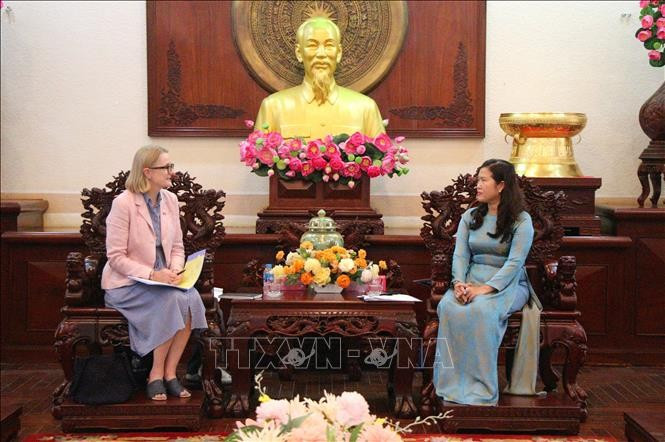 La cónsul general de Australia en Ciudad Ho Chi Minh, Sarah Hooper (izquierda), y la vicepresidenta del Comité Popular de Can Tho, Nguyen Thi Ngoc Diep (Foto: VNA)