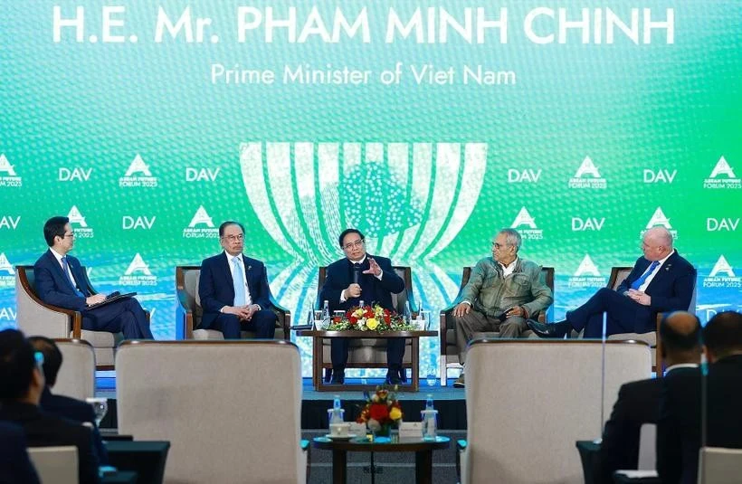 El primer ministro vietnamita, Pham Minh Chinh, habla en el evento. (Fuente: VNA)