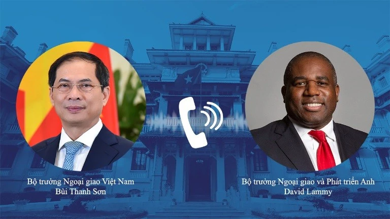 El viceprimer ministro y canciller de Vietnam, Bui Thanh Son, sostuvo conversaciones telefónicas con el secretario de Estado para Asuntos Exteriores y de Desarrollo del Reino Unido, David Lammy. (Fuente: VNA)