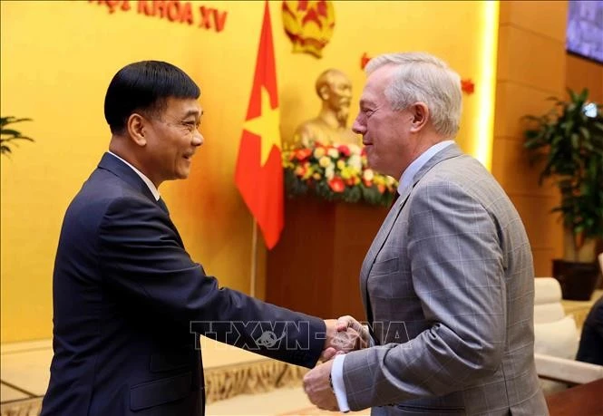 El vicepresidente de la Asamblea Nacional de Vietnam, Vu Hong Thanh, y el presidente y director general del Consejo Empresarial Estados Unidos-ASEAN (USABC), Ted Osius. (Fuente: VNA)