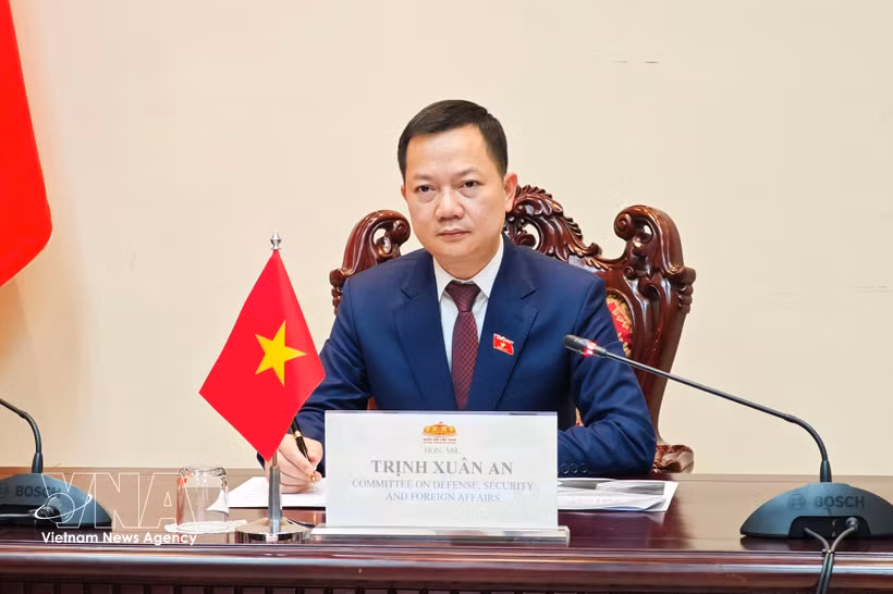 Trinh Xuan An, diputado a tiempo completo de la Asamblea Nacional en la Comisión de Defensa Nacional, Seguridad y Asuntos Exteriores, y vicepresidente del Grupo de Jóvenes Diputados de la Asamblea Nacional (XV legislatura), en el evento. (Fuente: VNA)