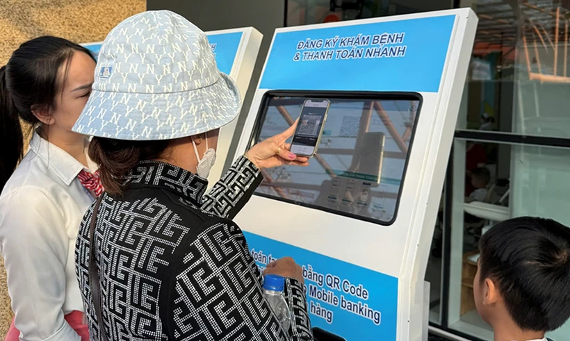 Kiosco para registro y pago rápido de exámenes médicos en el Hospital Infantil 1. (Fuente: VNA)