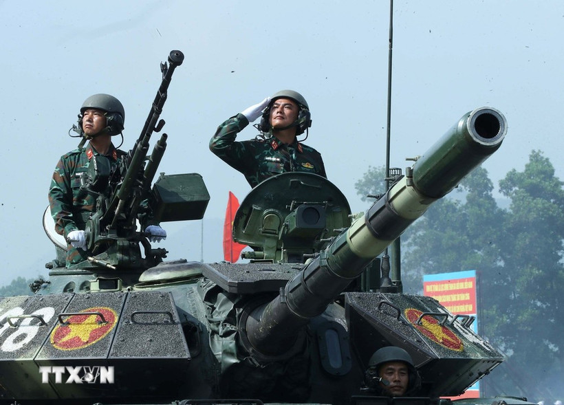 El Cuerpo de Blindados y Tanques participa en un ensayo del desfile para celebrar el 80.º aniversario del Día Nacional. (Foto: VNA)