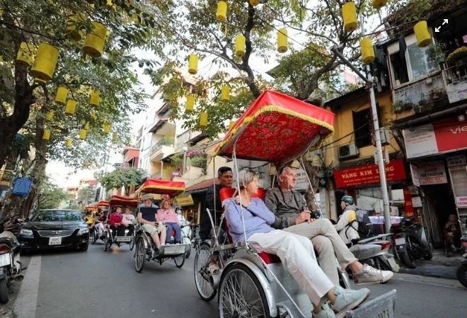 Turistas extranjeros en Hanoi. (Fuente: VNA)