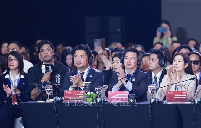 Delegados en la sesión de diálogo de alto nivel del Foro del Sector Privado de Vietnam. (Fuente: VNA)