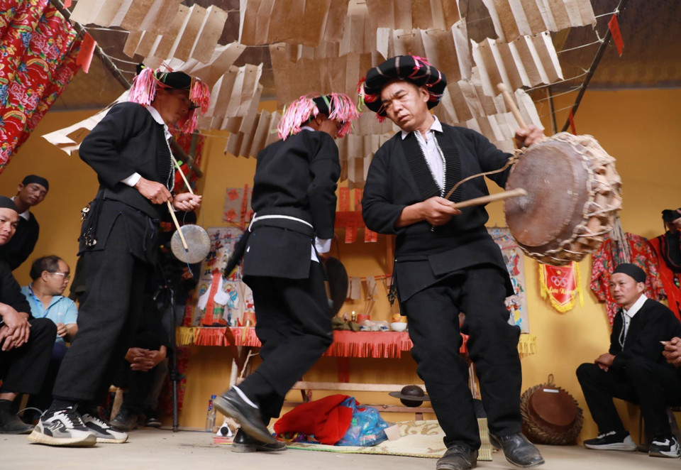 El ritual de madurez (ceremonia Tu Cai) de los Dao en el distrito de Tam Duong, de la provincia de Lai Chau (Foto: VNA)