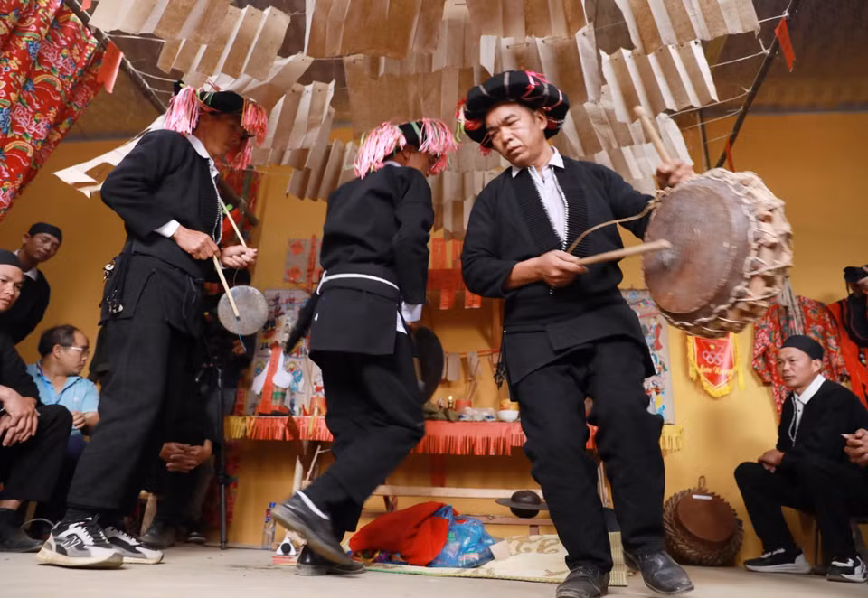 El ritual de madurez (ceremonia Tu Cai) de los Dao en el distrito de Tam Duong, de la provincia de Lai Chau (Foto: VNA)