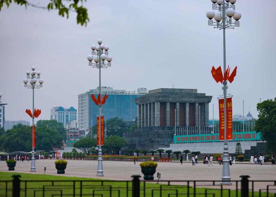 2. En el Mausoleo de Ho Chi Minh (Foto: VNA)
