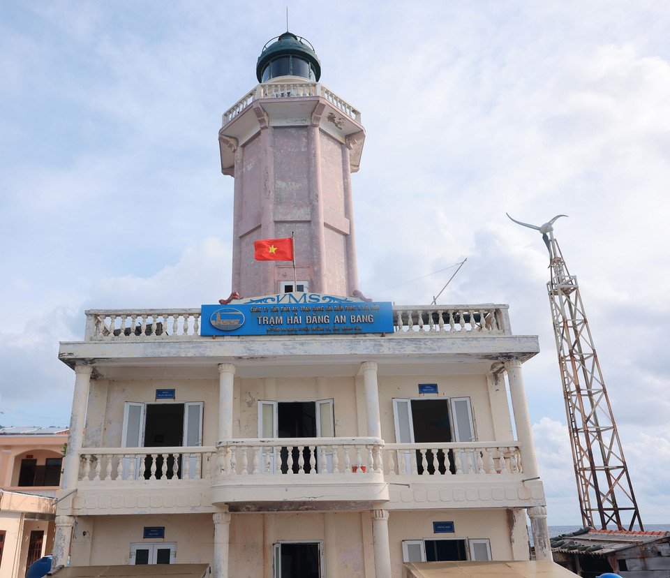 3. El faro de la isla de An Bang (Foto: VNA)