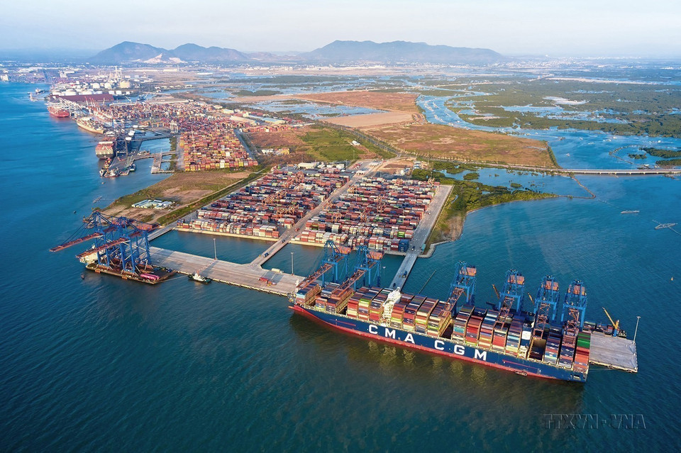 El puerto internacional Gemalink en la provincia de Ba Ria-Vung Tau es el único puerto de aguas profundas en la zona de Cai Mep-Thi Vai, con la empresa vietnamita Gemadept aportando el 75% del capital de inversión y el grupo francés CMA-CGM el 25%. La primera fase comenzó en febrero de 2019 con una inversión total de 330 millones de dólares.