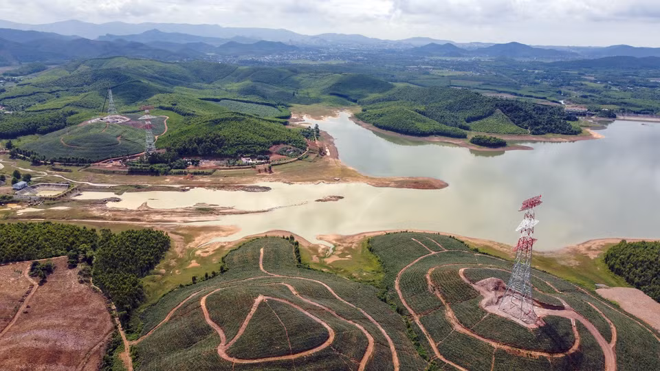 El proyecto de la línea de 500kV Quynh Luu - Thanh Hoa tiene una longitud de 92 kilómetros (Foto: VNA)