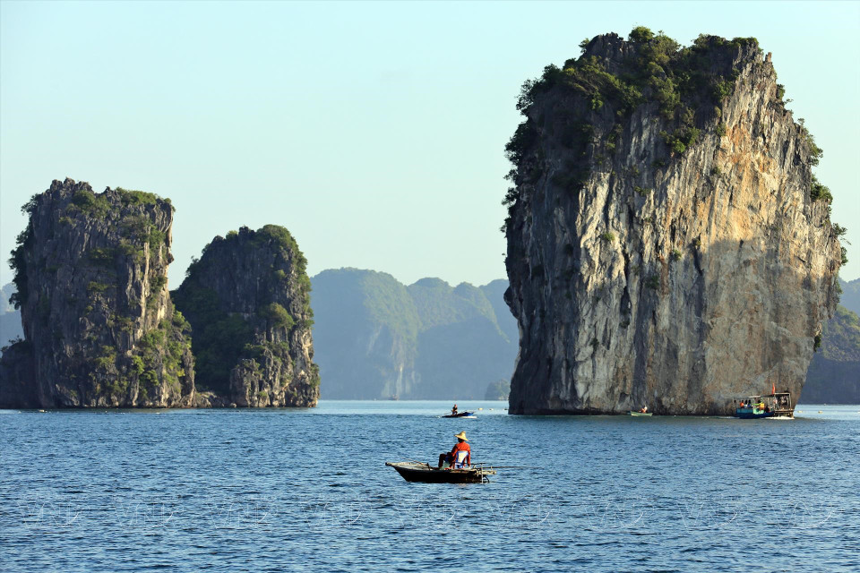 La bahía de Lan Ha se caracteriza por sus numerosas montañas de roca e islas primitivas. (Foto: Revista Vietnam)