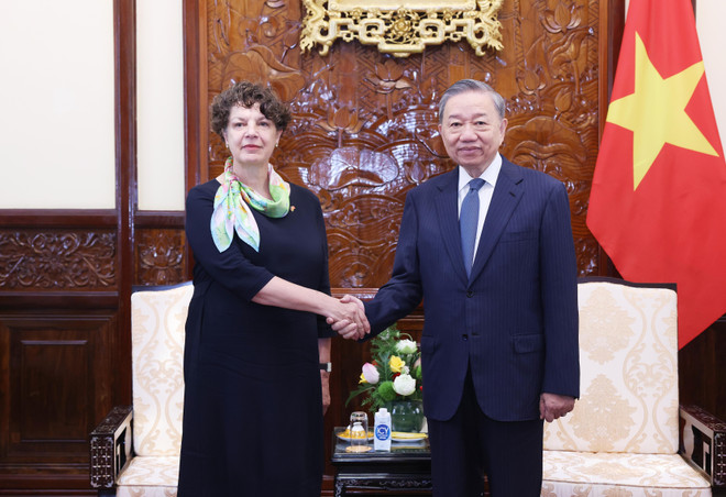 El secretario general del Comité Central del Partido Comunista y presidente de Vietnam, To Lam, y la embajadora alemana, Margarete Barth. (Fuente: VNA) duc.jpg
