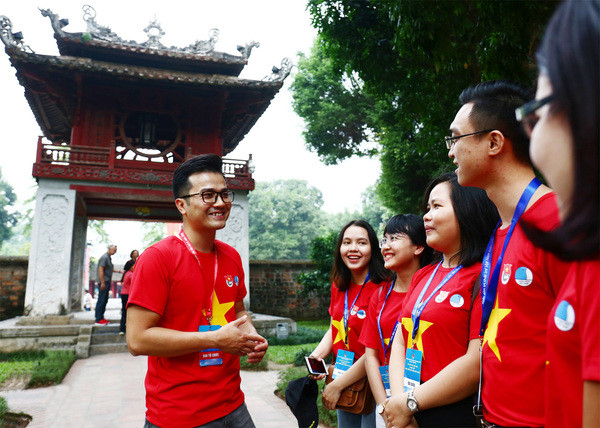 Jóvenes vietnamitas. (Fuente: dantri.com.vn) Thanh_nien_-_van_hoa.jpg