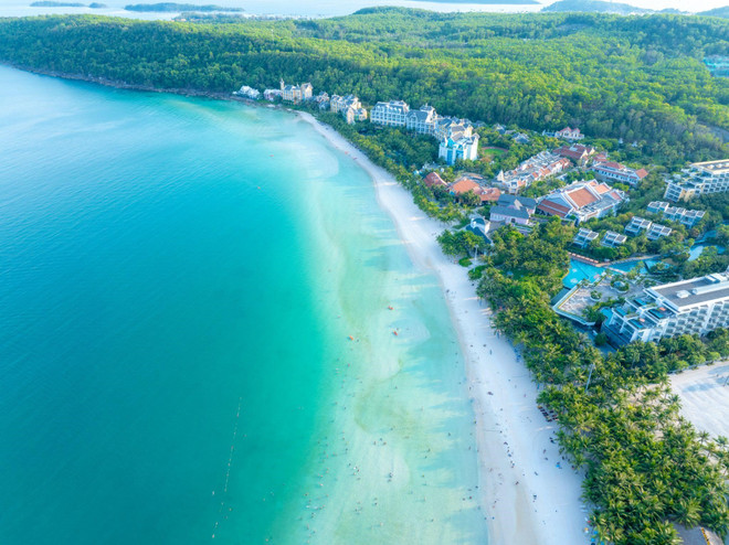 La playa de Bai Kem con la belleza de un paraíso tropical. 1bai kem.jpg