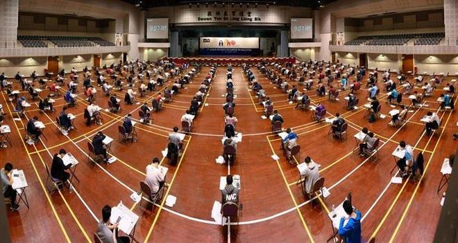 Los estudiantes compiten en la Olimpiada Asiática de Física en Malasia. (Foto: Vietnam+) hoc-sinh-du-thi-olympic-vat-ly-chau-a-2024-tai-malaysia-7824.jpeg.webp