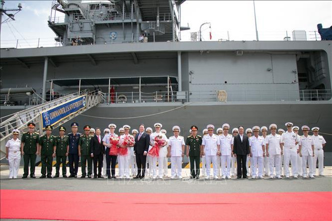 Delegaciones la Armada y la Guardia Costera de Estados Unidos llegan a la provincia de Khanh Hoa. (Foto: VNA) uuid=C3B1C5C5-0CCF-4308-9258-A4B0EF62953F&library=1&type=1&mode=1&loc=true&cap=true.jpg