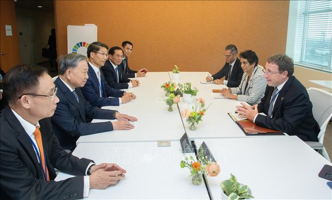 El encuentro entre el máximo dirigente de Vietnam, To Lam, y el administrador del PNUD, Achim Steiner. (Fuente: VNA) undp (1).jpg