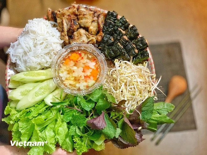 Bun Cha, un plato autóctono de Hanoi (Foto: VietnamPlus) am thuc 2.jpg