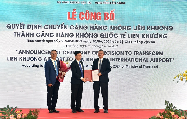 Acto de anuncio de la decisión (Foto: baochinhphu.vn) uuid=A874AEE4-1781-47B2-AB9A-DCB6D5C5F3F2&library=1&type=1&mode=1&loc=true&cap=true.jpg