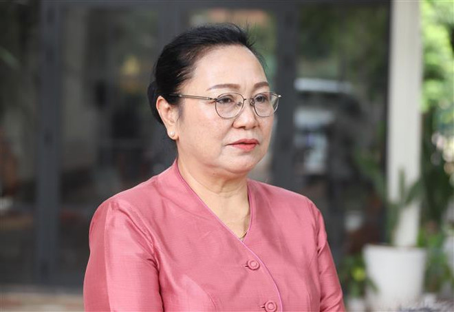 La embajadora de Laos en Vietnam, Khamphao Eunthavan, en la entrevista concedida a la VNA. (Fuente: VNA) vna_potal_chuyen_tham_lao_cua_chu_tich_nuoc_to_lam_co_y_nghia_dac_biet_quan_trong_7473772 (1).jpg
