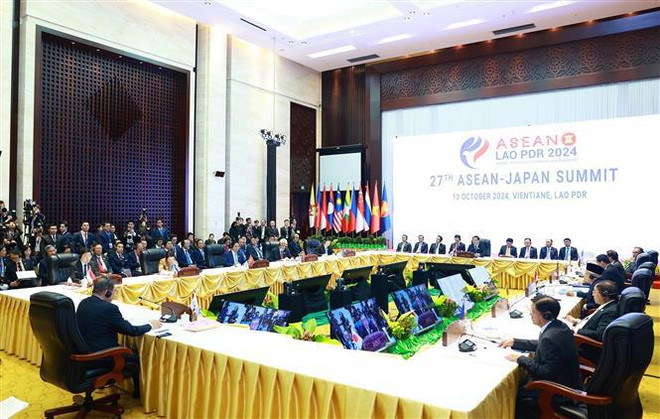 En la 27ª Cumbre ASEAN-Japón (Foto: VNA) vna_potal_thu_tuong_pham_minh_chinh_du_hoi_nghi_cap_cao_asean-nhat_ban_lan_thu_27_7643947.jpg