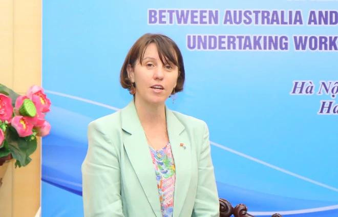 La embajadora adjunta de Australia en Vietnam, Renée Deschamps. (Fuente: Vietnamplus) 72c60632a0ea07b45efb-1402.jpg.webp