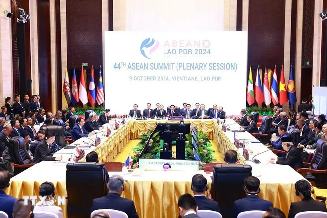 En la sesión plenaria de la 44 Cumbre de ASEAN. (Fuente: VNA) 44.webp