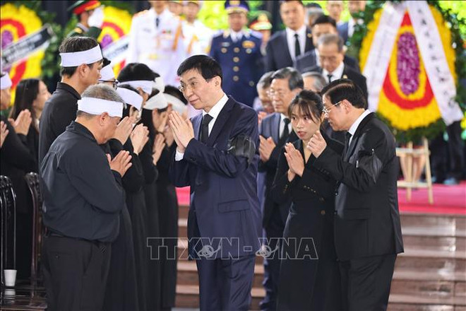 El miembro del Comité Permanente del Buró Político del Comité Central del Partido Comunista de China (PCC) y presidente del Comité Nacional de la Conferencia Consultiva Política del Pueblo Chino (CCPPCh), Wang Huning, en el acto. (Fuente: VNA) ho ninh.jpg