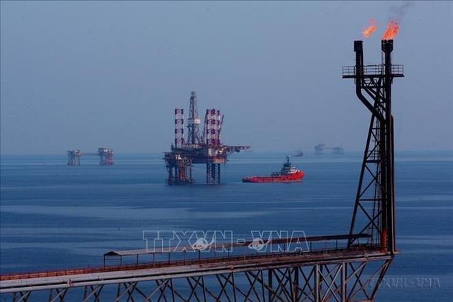 Los proyectos de inversión rusos, en particular la empresa conjunta de petróleo y gas Vietsovpetro, han hecho importantes contribuciones a la sociedad vietnamita. (Foto: VNA) nga-viet-20062024.jpg