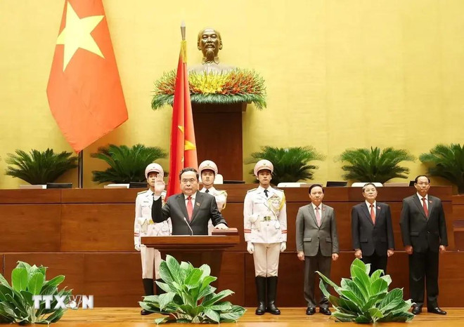 El presidente de la Asamblea Nacional de Vietnam, Tran Thanh Man, presta juramento. (Foto: VNA) IMG_6947.webp