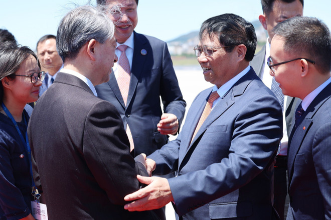 En la ceremonia de recepción al primer ministro vietnamita, Pham Minh Chinh (Fuente:VNA) kgrkjgrhr.jpg