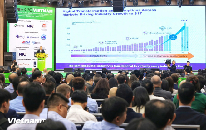 Para 2030, Vietnam aspira a convertirse en un centro mundial de talento en semiconductores (Foto: VietnamPlus) expo5.jpg