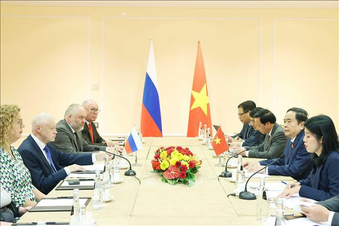El titular de la Asamblea Nacional de Vietnam, Tran Thanh Man, se reúne con el presidente del Partido “Rusia Justa-Patriotas- Por la Verdad”, Sergey Mironov. (Foto: VNA) hình_ảnh (13).jpg
