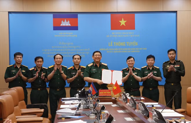 vna_potal_thong_tuyen_duong_day_nong_giua_quan_doi_nhan_dan_viet_nam_va_quan_doi_hoang_gia_campuchia_7539237.jpg